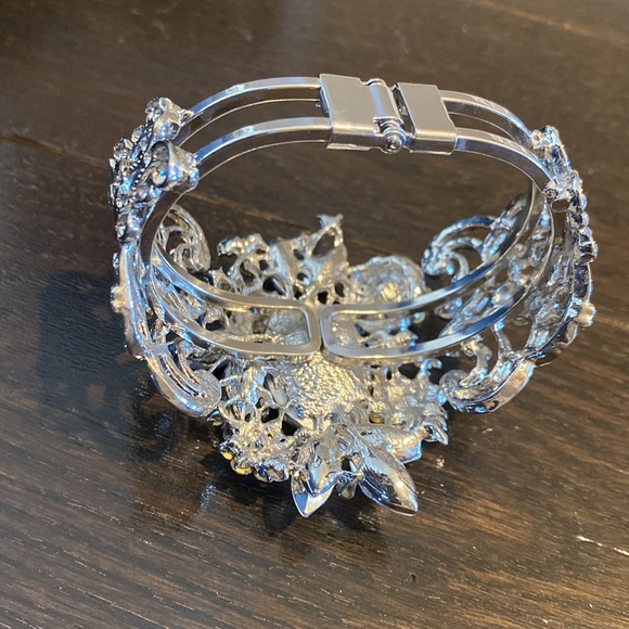 Gorgeous cuff bracelet never worn - Picture 4 of 5